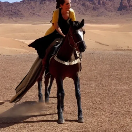 La princesa Leia montando un caballo en medio de un desierto 